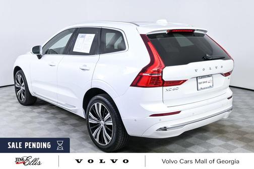 Crystal White Metallic 2023 Volvo XC60 B5 Ultimate Bright Theme