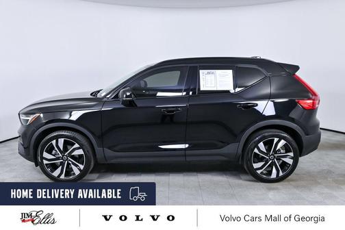 Onyx Black Metallic 2023 Volvo XC40 B4 Plus Dark Theme