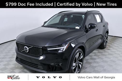 Onyx Black Metallic 2023 Volvo XC40 B4 Plus Dark Theme