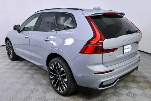 2026 Volvo XC60 B5 Ultra