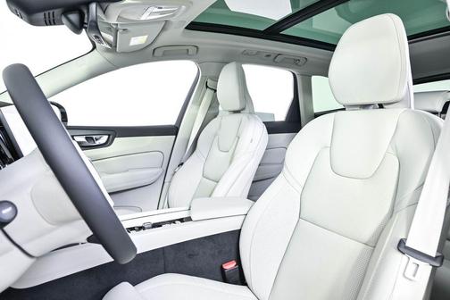 Crystal White Metallic 2026 Volvo XC60 B5 Ultra