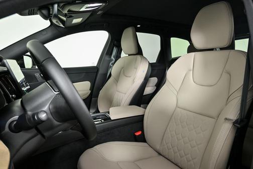 2026 Volvo XC60 Plug-In Hybrid T8 Plus