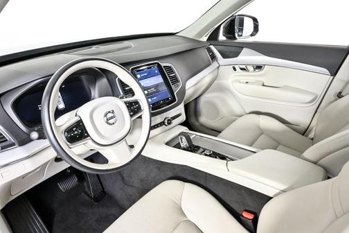 2023 Volvo XC90 B5 Core
