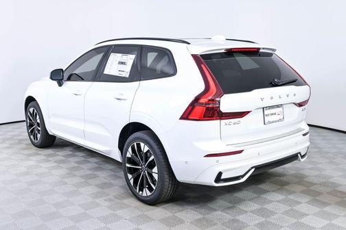 Crystal White Metallic 2026 Volvo XC60 B5 Plus