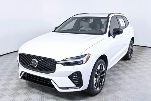 Crystal White Metallic 2026 Volvo XC60 B5 Plus