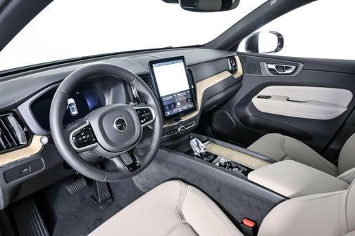 Crystal White Metallic 2026 Volvo XC60 B5 Plus