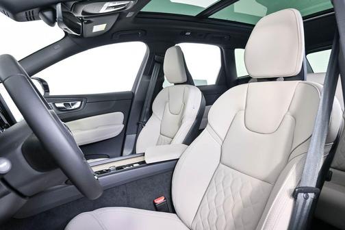 Crystal White Metallic 2026 Volvo XC60 B5 Plus