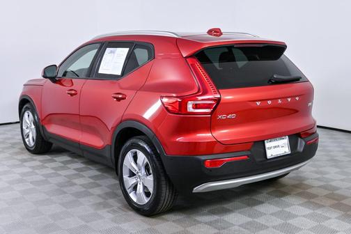 Fusion Red Metallic 2019 Volvo XC40 T5 Momentum