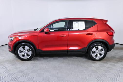 Fusion Red Metallic 2019 Volvo XC40 T5 Momentum