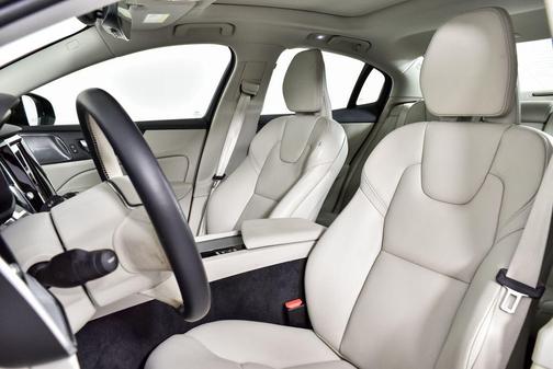 2024 Volvo S60 B5 Plus Dark Theme