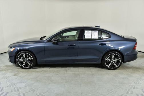 2024 Volvo S60 B5 Plus Dark Theme