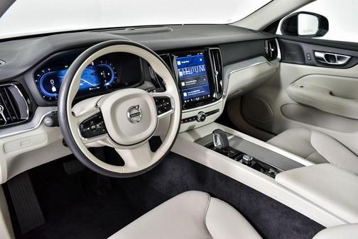 2024 Volvo S60 B5 Plus Dark Theme