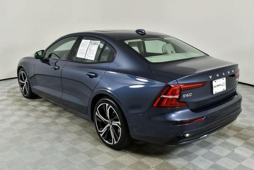 2024 Volvo S60 B5 Plus Dark Theme