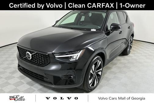 2025 Volvo XC40 B5 Plus Dark Theme