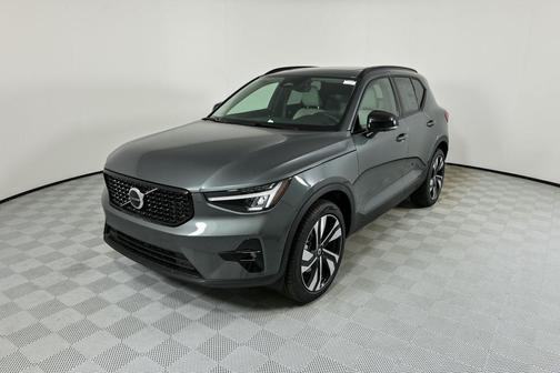 2026 Volvo XC40 B4 Plus