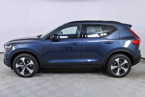2026 Volvo XC40 B4 Plus