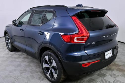 2026 Volvo XC40 B4 Plus