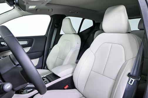 2026 Volvo XC40 B4 Plus