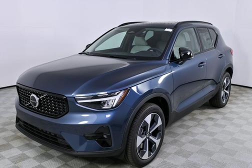 2026 Volvo XC40 B4 Plus