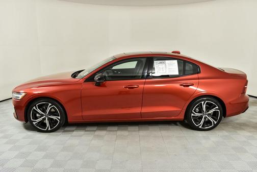 2024 Volvo S60 B5 Ultimate Dark Theme