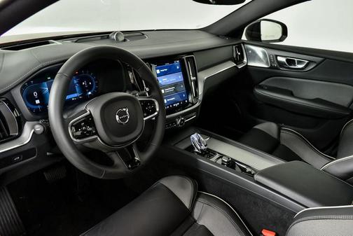 2024 Volvo S60 B5 Ultimate Dark Theme