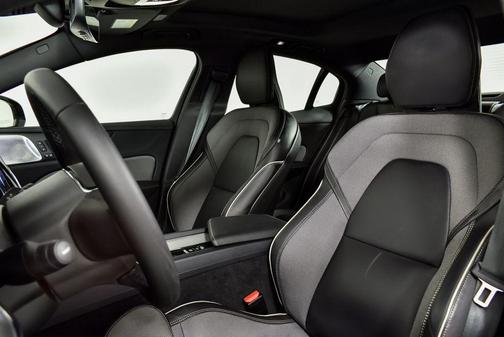 2024 Volvo S60 B5 Ultimate Dark Theme