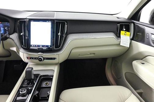 2025 Volvo XC60 B5 Plus