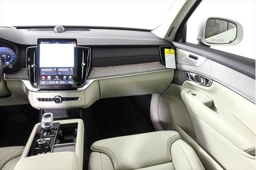 2025 Volvo XC90 B6 Ultra