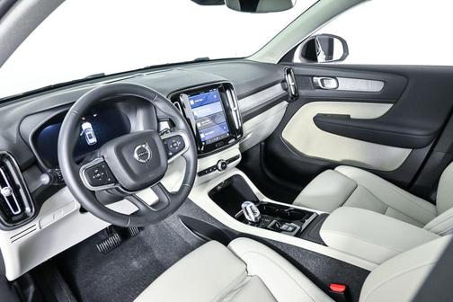 Crystal White Pearl 2025 Volvo XC40 B5 Plus Dark Theme