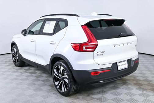 Crystal White Pearl 2025 Volvo XC40 B5 Plus Dark Theme