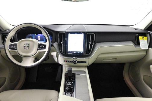 2025 Volvo XC60 B5 Plus