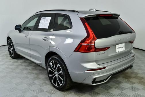 2023 Volvo XC60 Plus Dark Theme