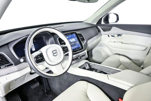 Onyx Black Metallic 2024 Volvo XC90 B6 Plus Bright Theme 7-Seater