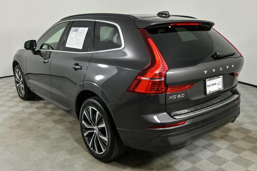 2022 Volvo XC60 B5 Momentum