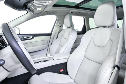 2019 Volvo XC60 Recharge Plug-In Hybrid T8 Inscription