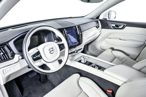 2019 Volvo XC60 Recharge Plug-In Hybrid T8 Inscription