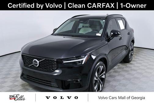 Onyx Black Metallic 2025 Volvo XC40 B5 Ultra Dark Theme