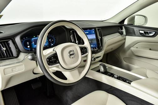 2023 Volvo XC60 B5 Plus Bright Theme