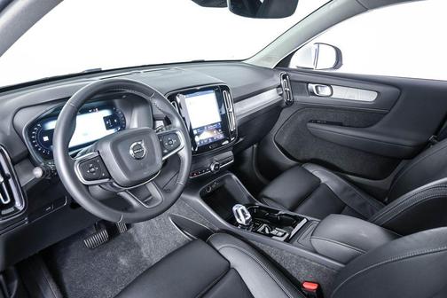 Crystal White Pearl 2025 Volvo XC40 B5 Plus Bright Theme