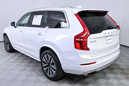 2020 Volvo XC90 T6 Momentum