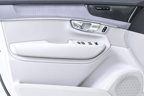 2026 Volvo XC90 Plug-In Hybrid Ultra, T8 AWD, Electric/Gasoline, Bright, 7 Seats