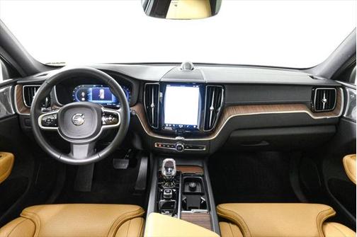 2023 Volvo XC60 B5 Ultimate Dark Theme
