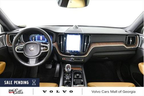 2023 Volvo XC60 B5 Ultimate Dark Theme