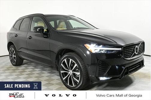 2023 Volvo XC60 B5 Ultimate Dark Theme