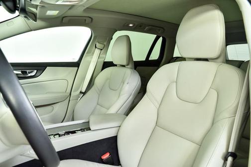 2024 Volvo V60 Cross Country B5 Plus