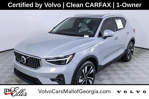 2025 Volvo XC40 B5 Plus Bright Theme