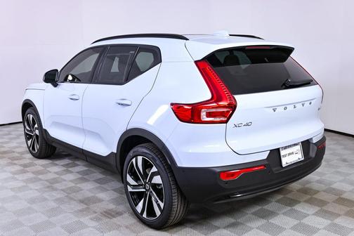 2026 Volvo XC60 B5 Ultra
