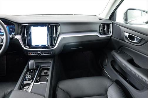 2024 Volvo S60 B5 Core Dark Theme