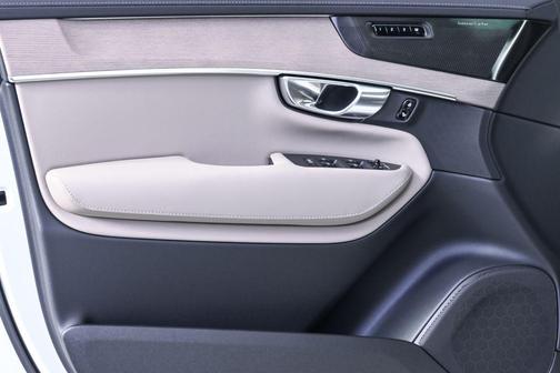 2026 Volvo XC90 Plug-In Hybrid Plus, T8 AWD, Electric/Gasoline, Bright, 7 Seats