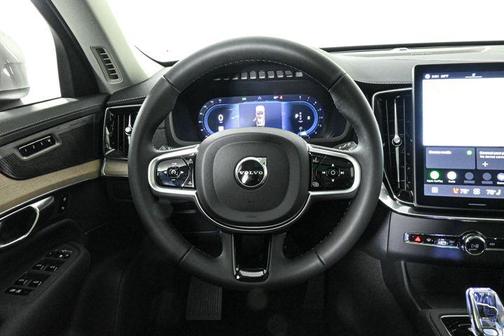 2025 Volvo XC90 B5 Plus 7-Seater